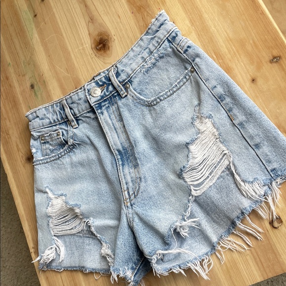 Zara Distressed Light Blue High Rise Denim Shorts 26 - Picture 5 of 6
